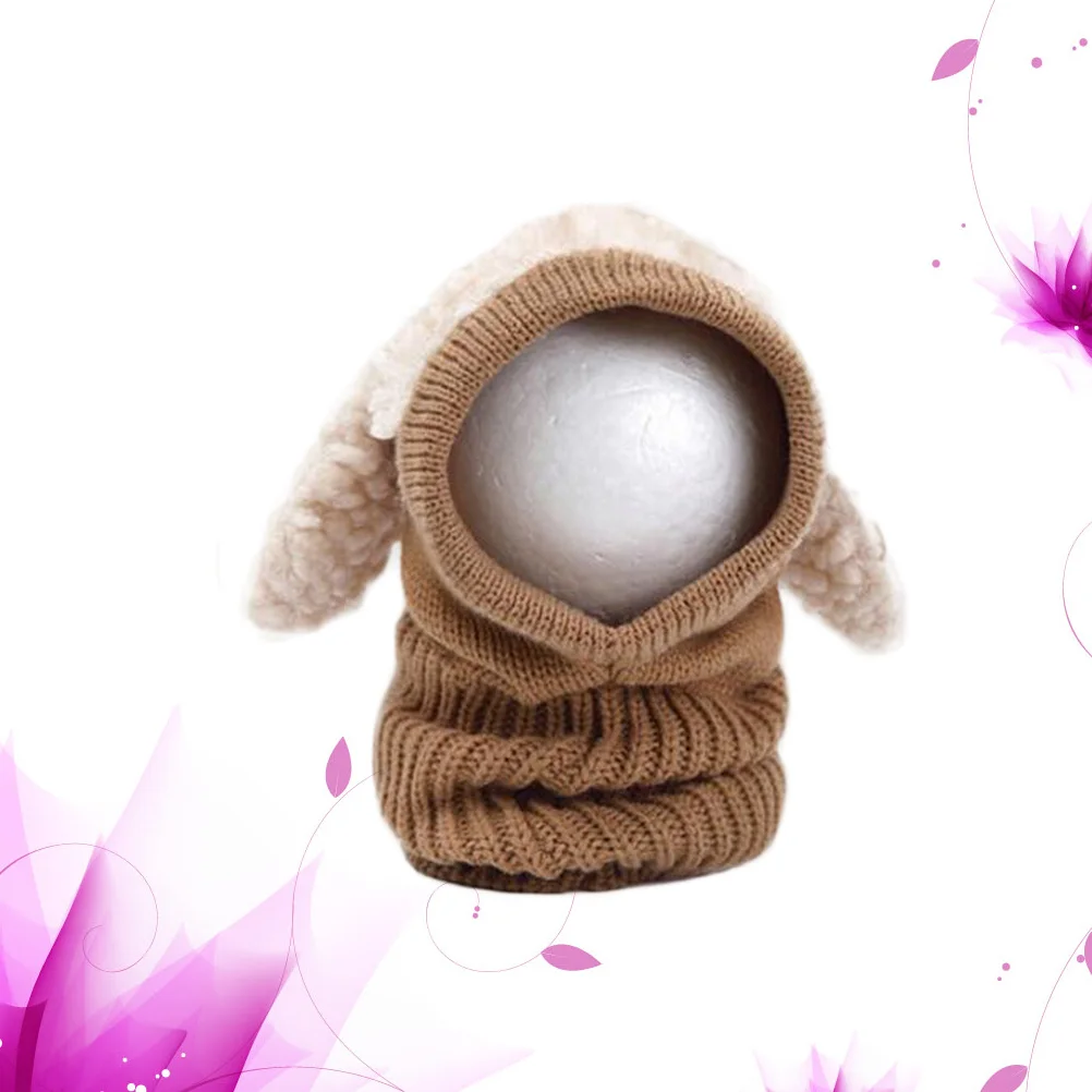 Czapka zimowa dla szczeniaka w kolorze khaki, dziergana z wełny, typu coif, z kapturem, szalikiem, przyjemna na dotyk, miękka i ciepła.