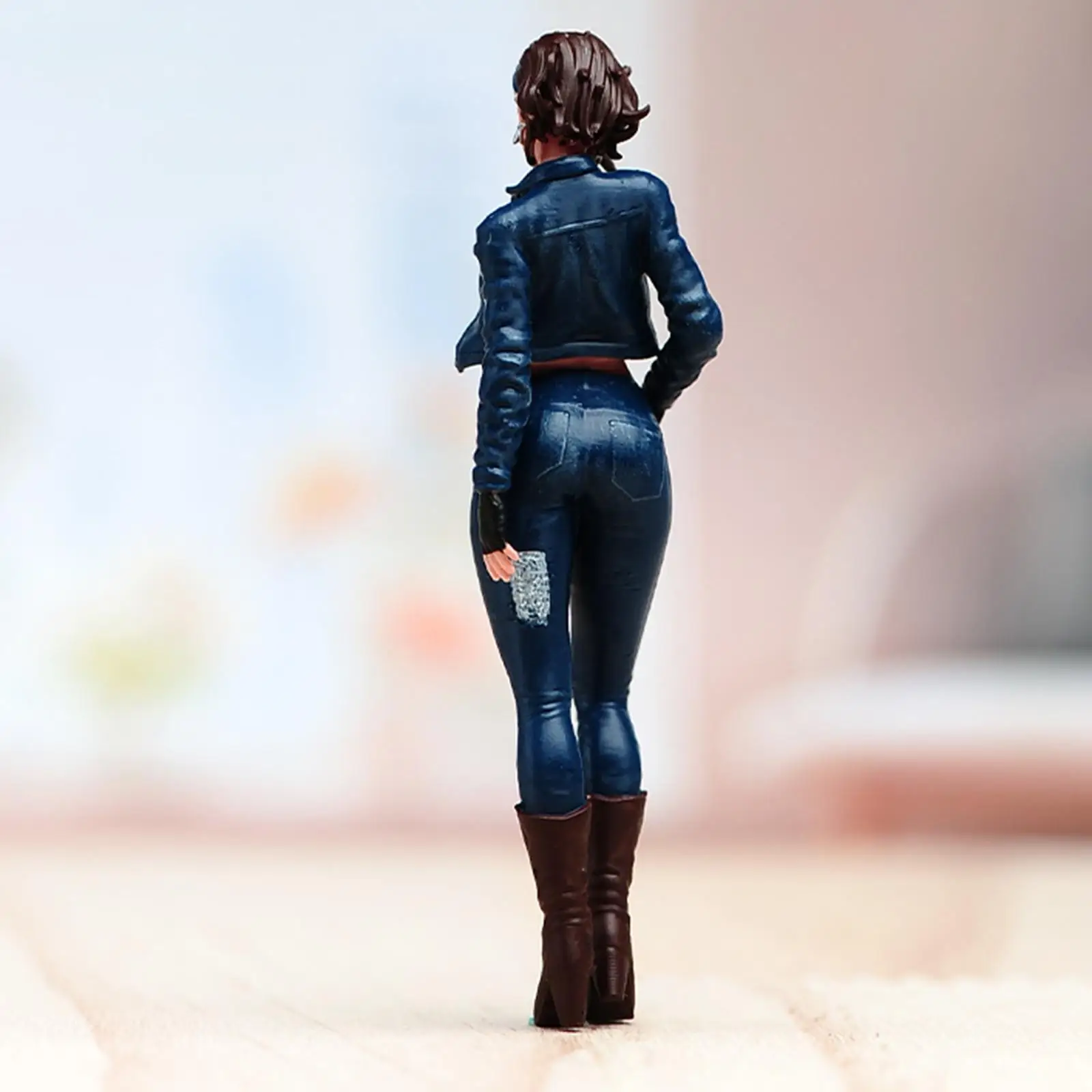 

Миниатюрная женская фигурка из смолы для коллекционеров, украшение для кукольного домика, коллекционный элемент для микросцен.