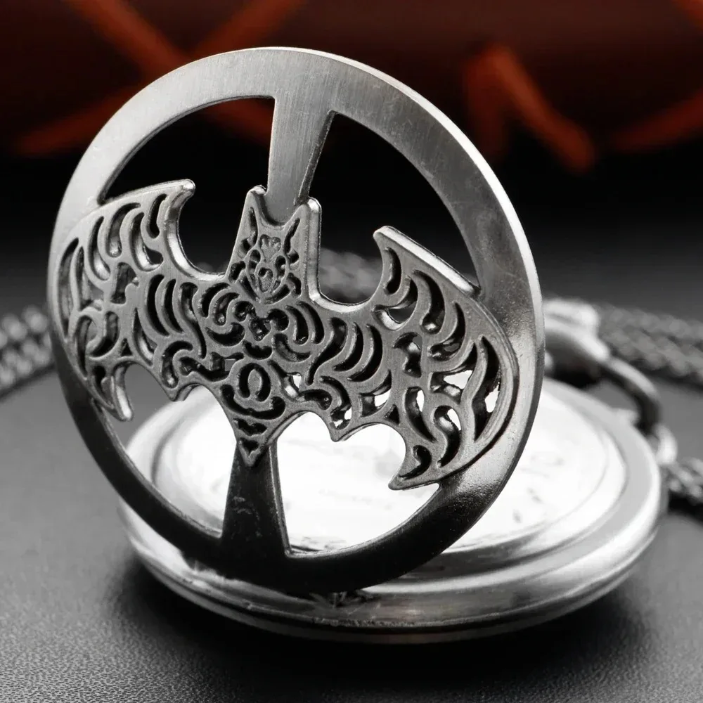 레트로 그레이 양각 아랍어 디지털 석영 주머니 시계 목걸이 펜던트 시계 Fob 체인 남자와 여자의 선물 박쥐 모양