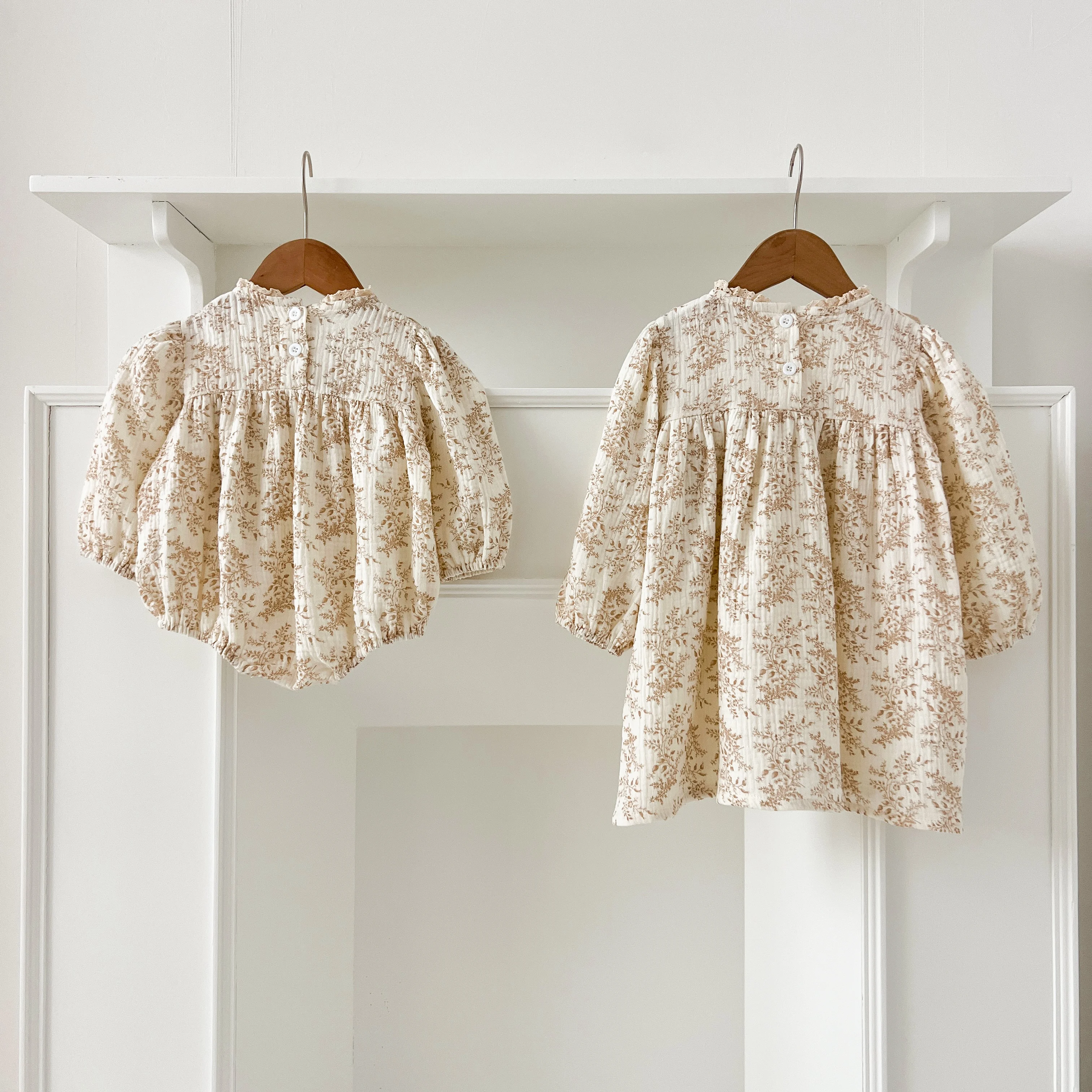 Neue Schwestern Kleid Infant Baby Mädchen Spitze Kragen Kleid Strampler Kinder Mädchen Vintage Blumen Prinzessin Kleid Familie Kleidung Strampler – Detail 33