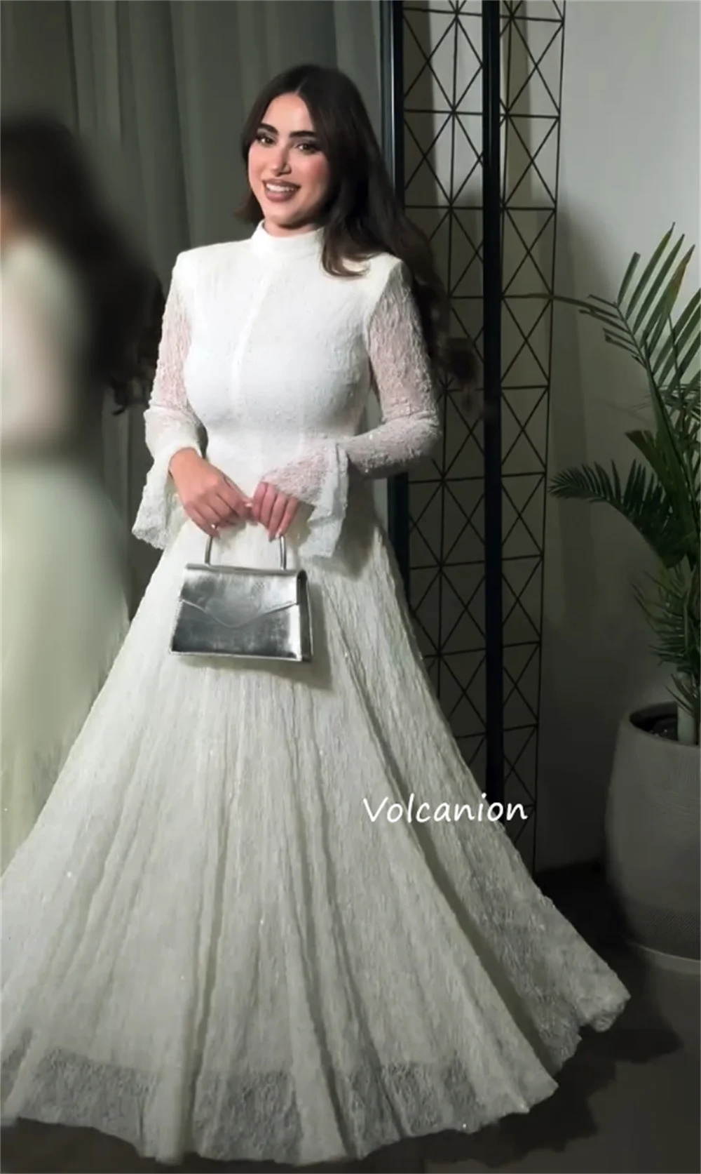 فساتين طويلة مخصصة بطيات شيفون وياقة عالية على شكل حرف A مناسبة حسب الطلب مقاسات كلاسيكية رائعة متاحة للحفلات