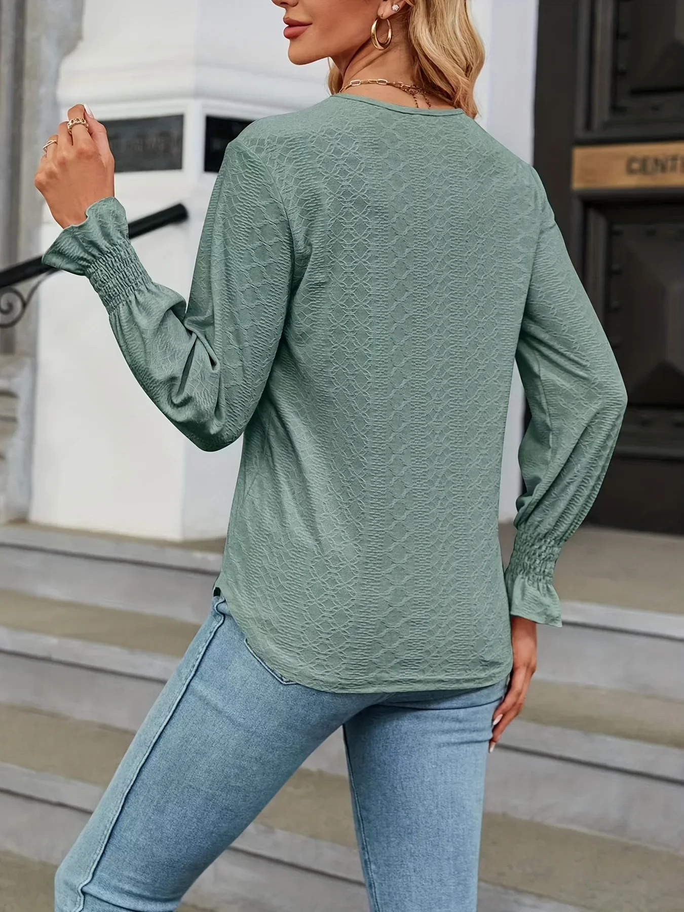 เสื้อยืดแขนยาวทรงหลวม คอวี แต่งลูกไม้ สีพื้น แฟชั่นสำหรับผู้หญิง ไซส์ใหญ่พิเศษ 1XL-5XL รุ่นใหม่