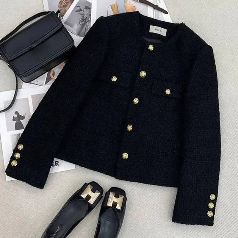 Zwarte Tweed Jassen Dames Koreaanse Mode Metalen Gesp Ontwerp Korte Jassen Vrouw Herfst Winter Single Breasted O Hals Bovenkleding