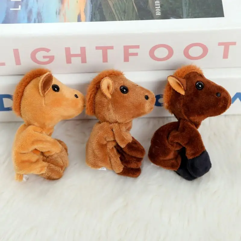 Chaveiro de pelúcia com pingente de mini cavalo atraente - boneca animal realista decoração de bolsa presente especial de aniversário infantil.