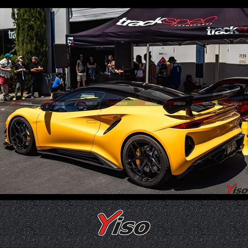 

Подходит для нового небольшого кузова Tesla emira. Модифицированная боковая юбка модели GT4. Сухая юбка из углеродного волокна. Боковая юбка с краем.