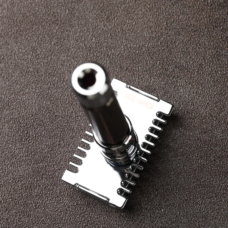 YAQI Vintage Open Comb Sicherheitsrasierer aus Metall, Doppelklingen-Handrasierer mit rutschfestem Griff, Rasierwerkzeug für Männer. – Detail 5