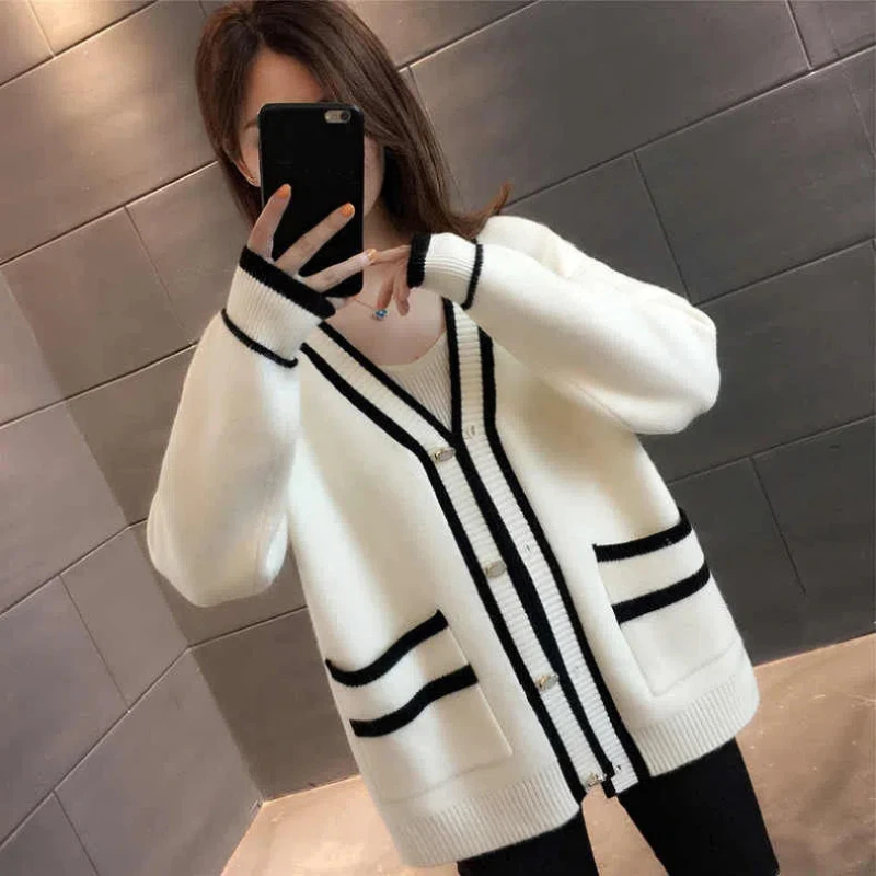 Autumn Winter New V-neck Long Sleeve Fashion Sweater Women High Street Casual Printing Button Cardigan Elegant All-match Tops