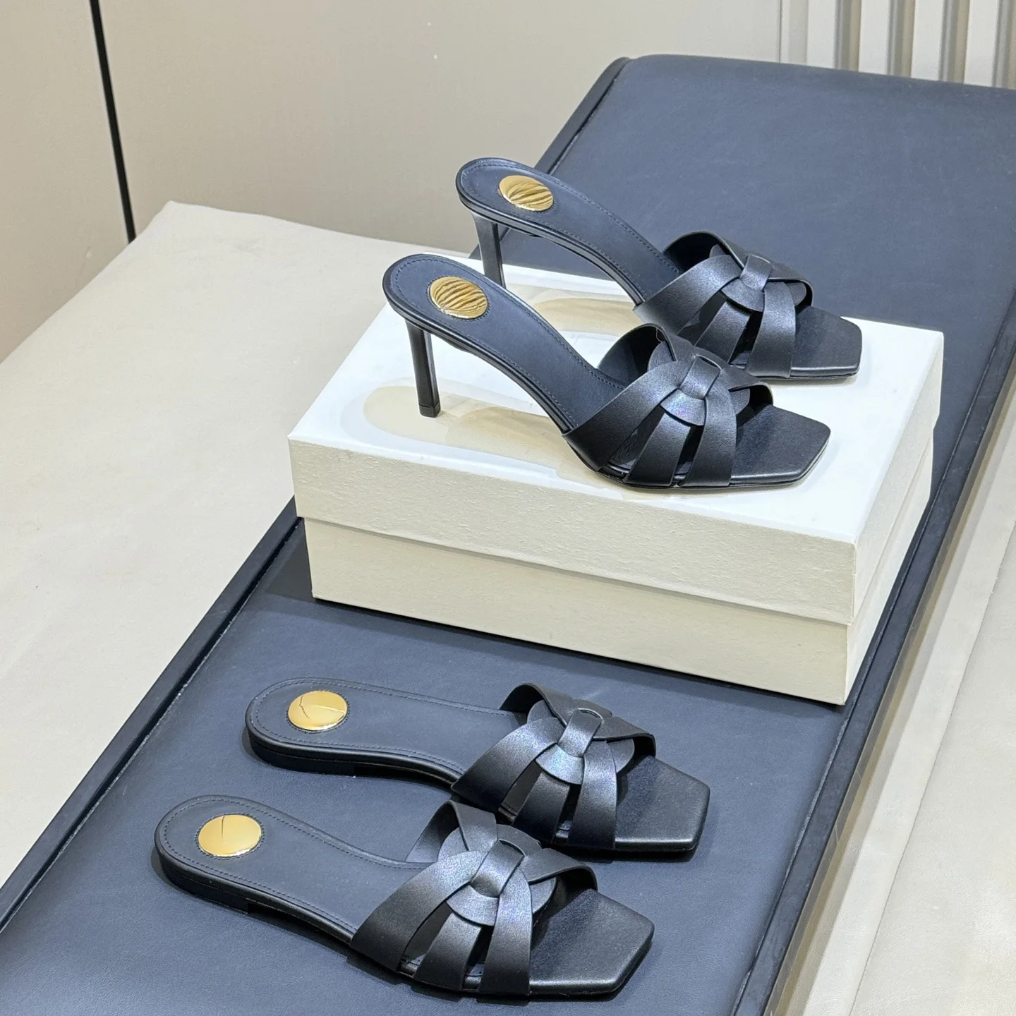 

Spring and summer new hollow weave style single shoe small square leather outsole elegant and simple matching skirt