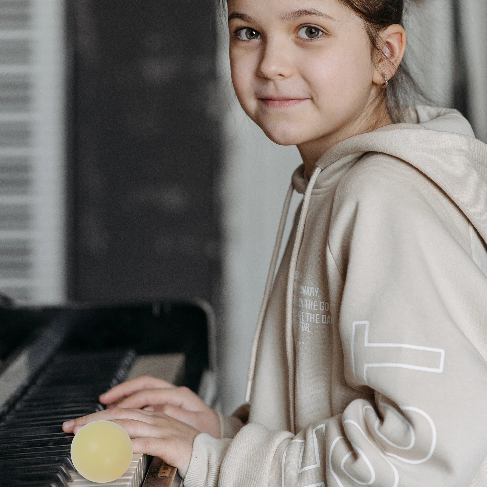 

4Pcs Piano Hand Trainers Grip Balls Assorted Color Tiger Opening Expansion Wrist Lifting Finger Strength Training