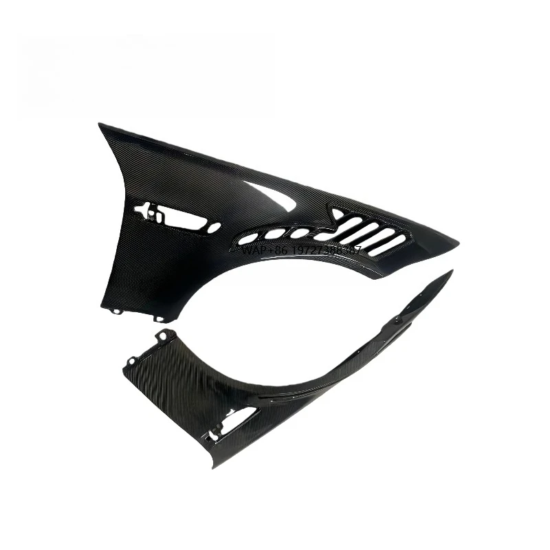 

RS-style carbon fiber fenders for upgrading the M3 E90's carbon fiber front fender body kit