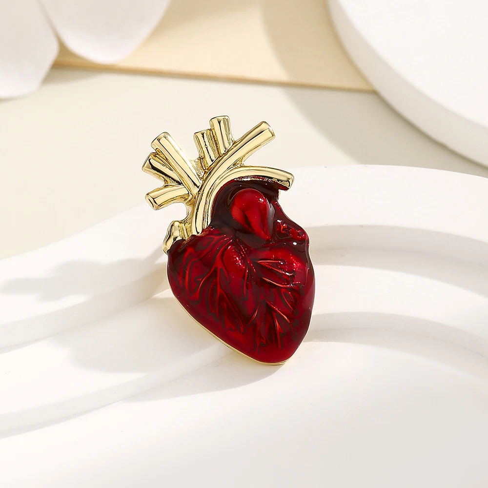 Hanresher الأحمر المينا القلب دبوس الطبية أمراض القلب تشريح بروش لعلم القلب معاطف للأطباء والممرضات شارة التلبيب مجوهرات هدايا
