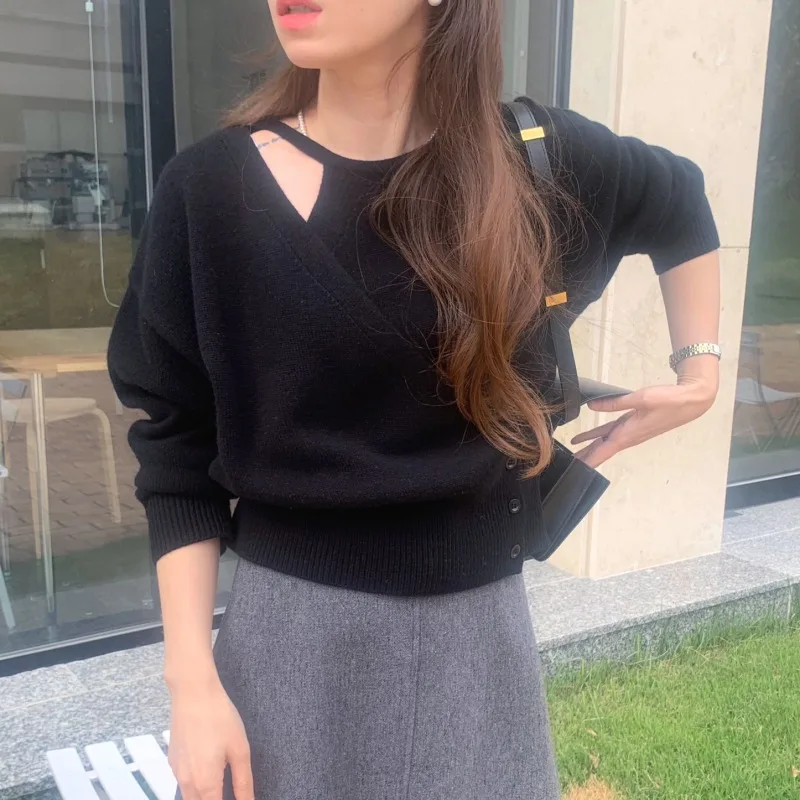 Elegant Shoulder Bared Knitted Long Sleeve Sweater Waist Cinched Slim Fit Three Button Asymmetrical Design Women's Fashion