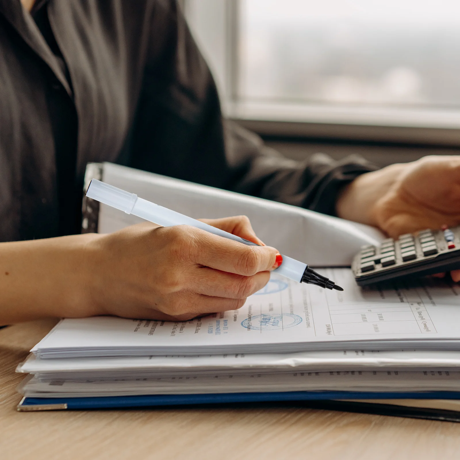 مجموعة واحدة من أقلام طلاء الأكريليك ذات الأطراف المزدوجة، مجموعة أقلام فنية محمولة براعة ممتازة لرسم المشاريع المدرسية