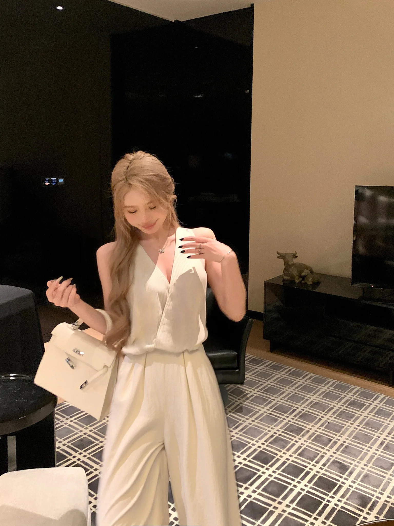 

Summer Casual V-Neck Sleeveless Vest Top Women's Fashion Set with Wide Leg Pants Two-Piece Set Elegant Cool Tone Clothing