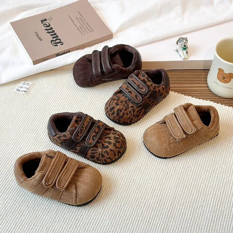 

Модная детская обувь в корейском стиле на толстой подошве и милым, глубоким дизайном. Новая осенняя модель для девочек 2025 года.