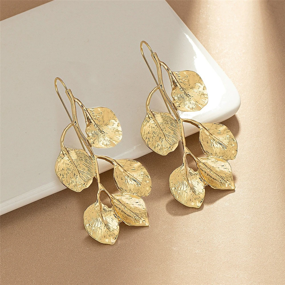 

Retro Long Gold Leaf Earrings Exaggerated Minimalist Style Alloy Leaves European And American Cold Tone Jewelry Accessories