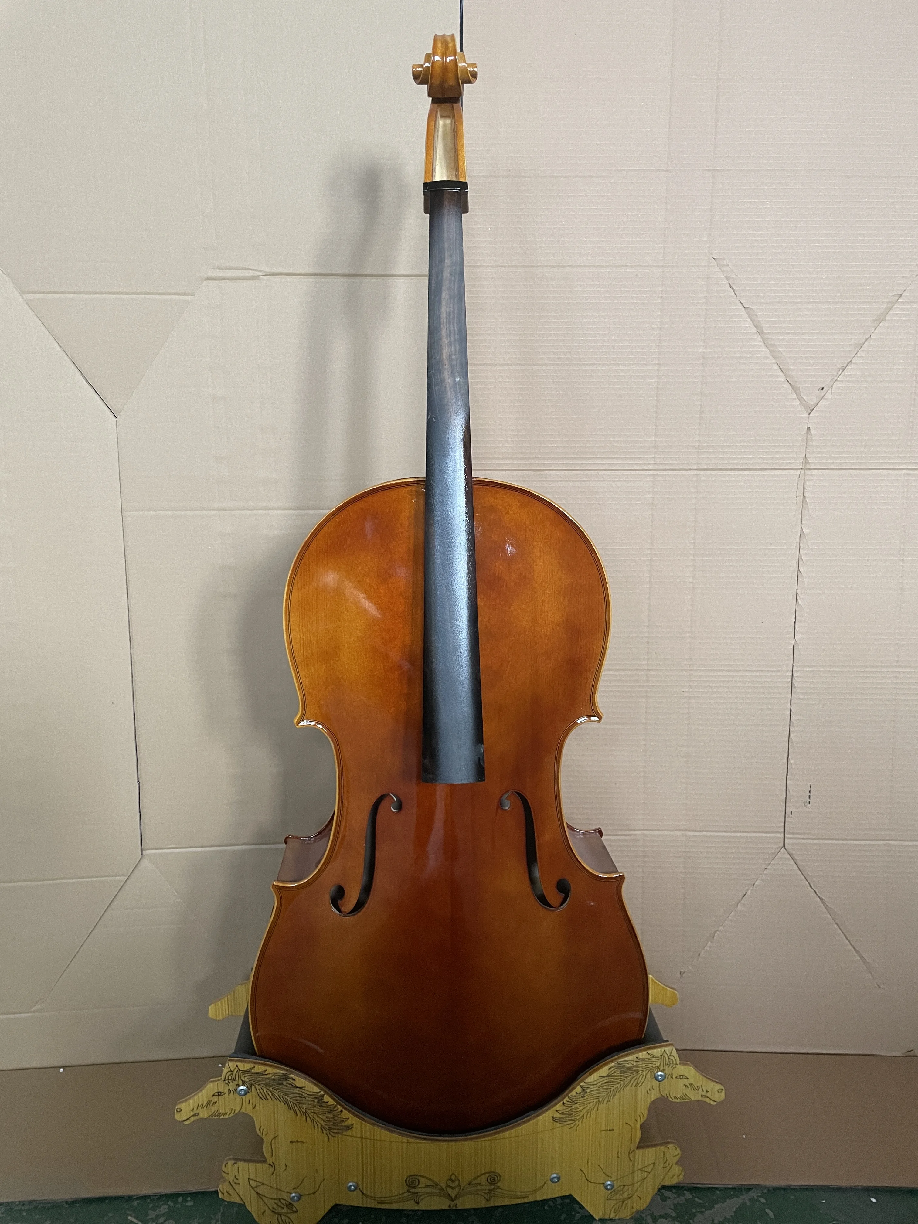 

Finished cello, maple body, sandalwood fingerboard, tiger backboard, high quality, 1 piece