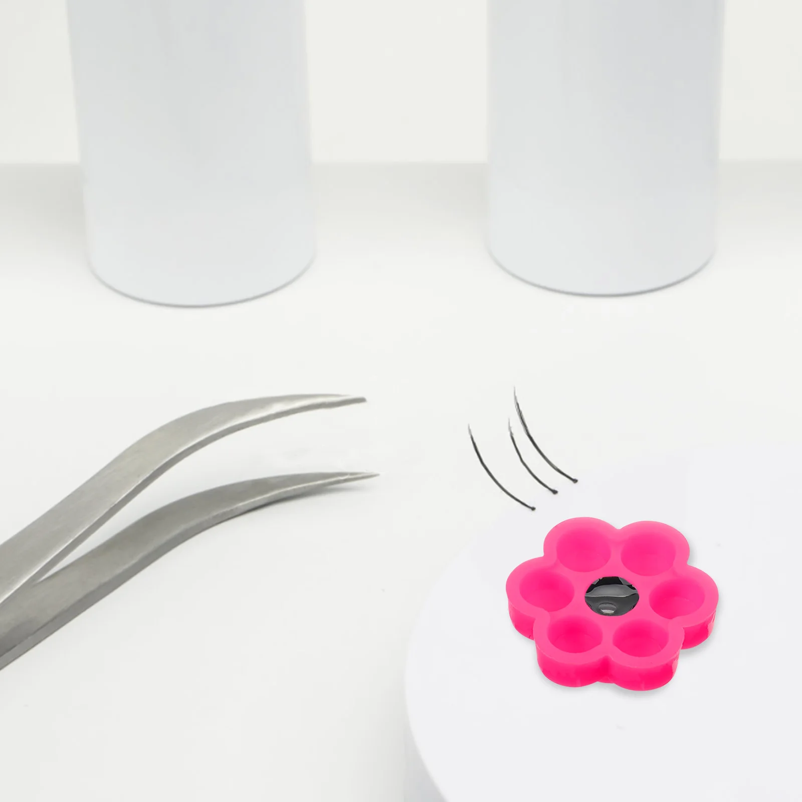 

100Pcs Eyelash Extension Holders Flower Shaped Disposable Eyelash Cups for Beauty Salon Home DIY Lash Extension Tools Glue Cups