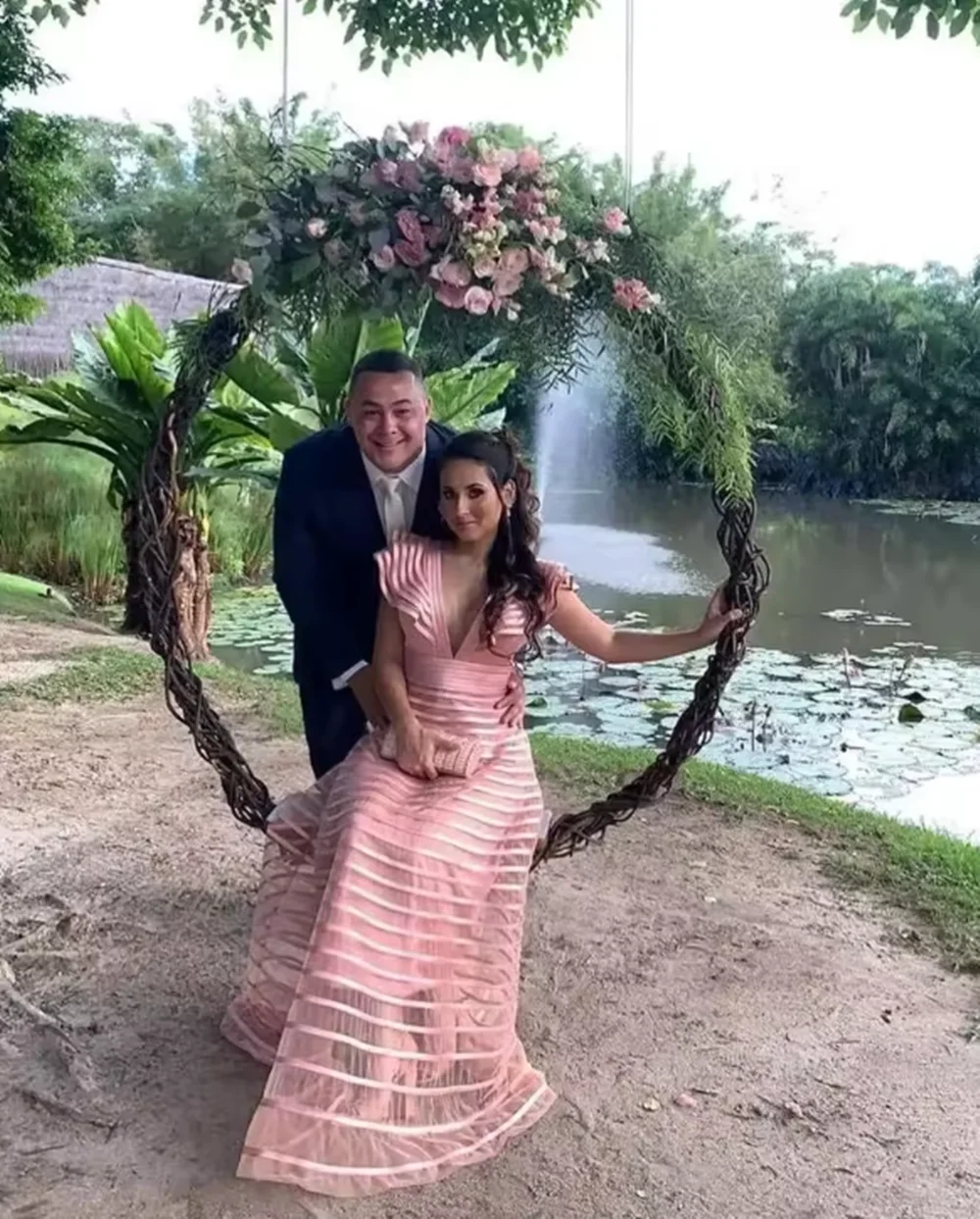 A-Line Fuchsia Formal Dresses Pleat Sleeveless Prom Gown for Woman Deep V-Neck Wedding Party Dress robe de bal Customized