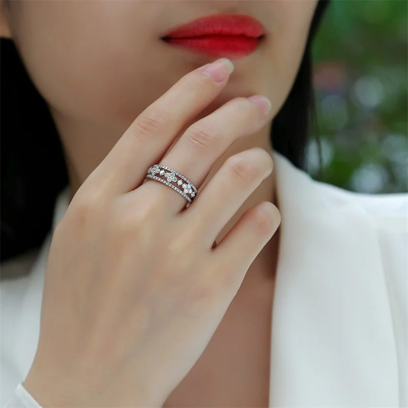 R13320 Lefei แฟชั่นอินเทรนด์คลาสสิก Fine Moissanite Design Hollow Clover แหวน Charm ผู้หญิง s925 เงินเครื่องประดับของขวัญ