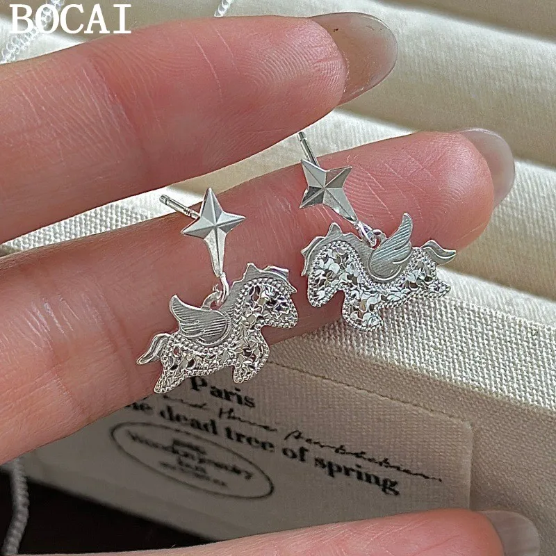 

Серьги BOCAI NEW S925 из стерлингового серебра, простые и модные, с блестящими подвесками в виде пони.