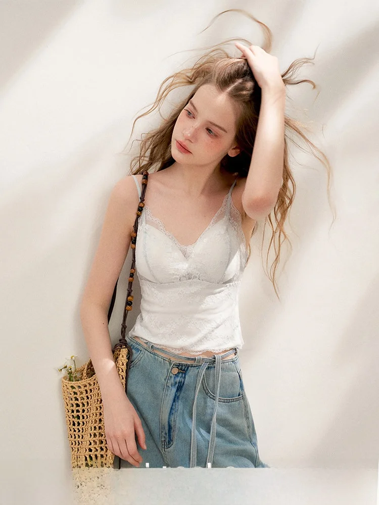 

Romantic Lace Strapl Crop Top with Inteated Cup Design And Five-Petal Flower Pattern for Women's Commute Sle Faion