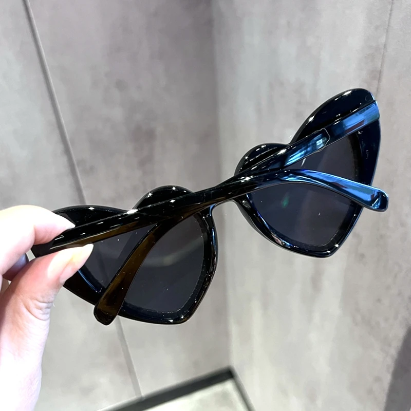 Fashion Brand Heart Women Sunglasses Retro Sexy Silver Bling Sun Glasses Frame Ladies Sunglasses UV400 Eyewear Oculos De Sol