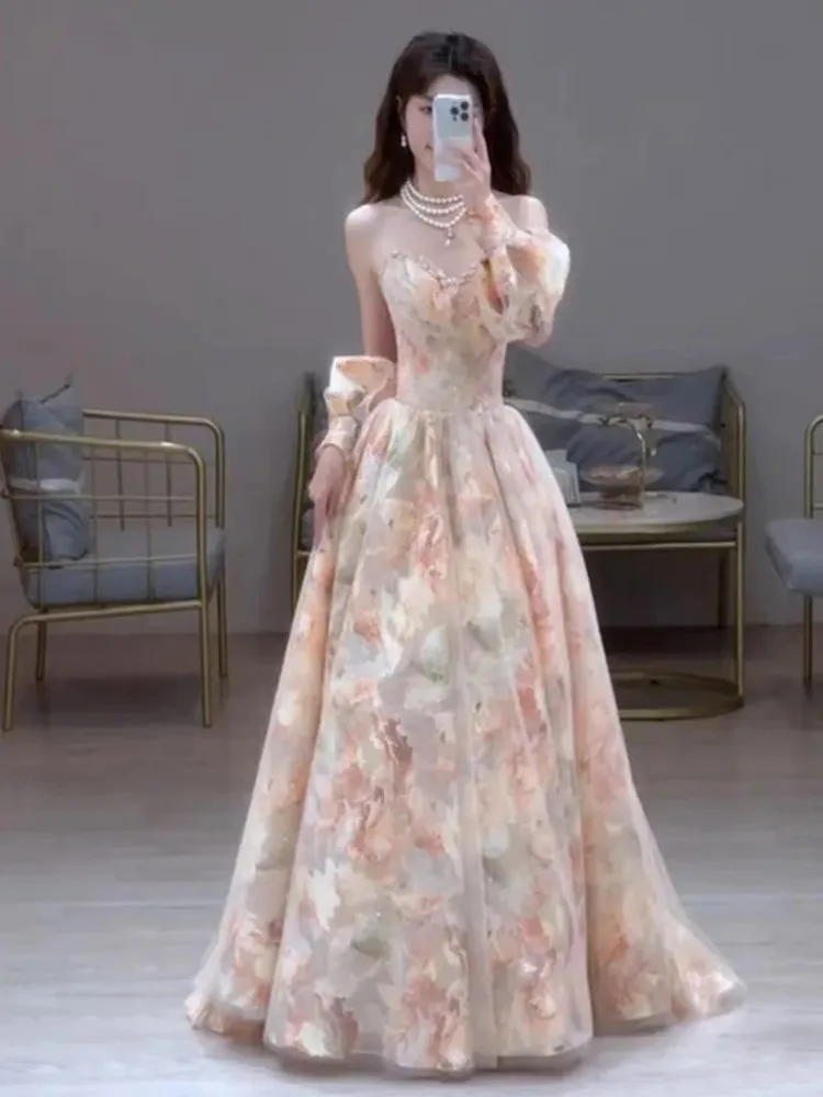

A new light luxury and niche birthday dress for adults to toast