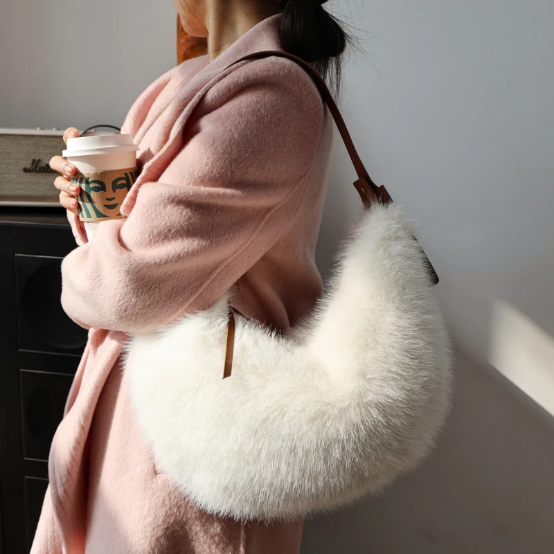 Borse a mezzaluna in pelliccia sintetica moda per donna Borsa a mano di design di lusso 2026 Nuovo in finta pelliccia di coniglio sotto le ascelle in peluche
