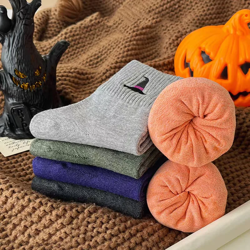 Meias de cano médio elegantes e exclusivas com padrão de Halloween, adequadas tanto para homens quanto as mulheres usarem durante os festivais