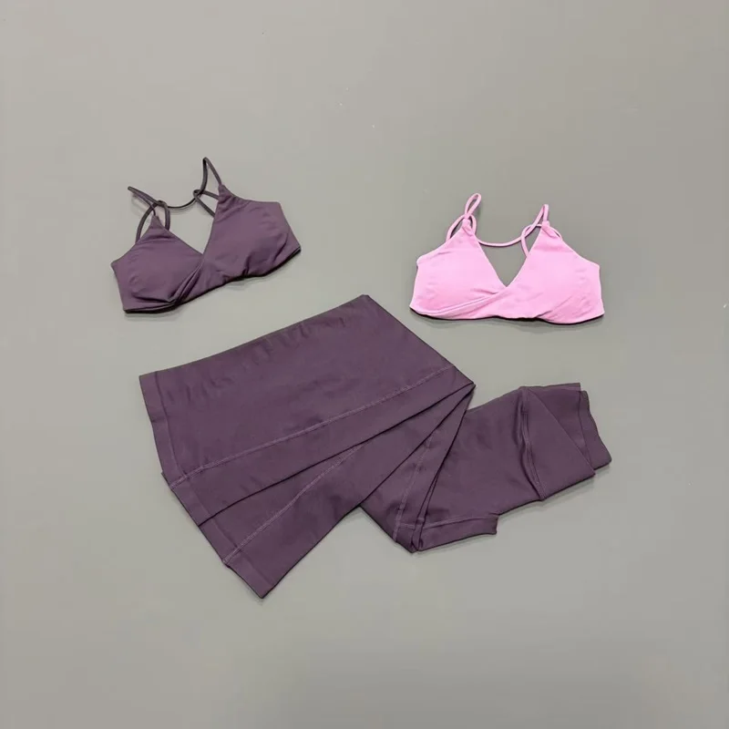 Conjunto Deportivo de 2 Piezas para Mujer: Sujetador Deportivo Seamless con Diseño Cruzado y Leggings Acampanados de Cintura Alta Transpirables para Gimnasio