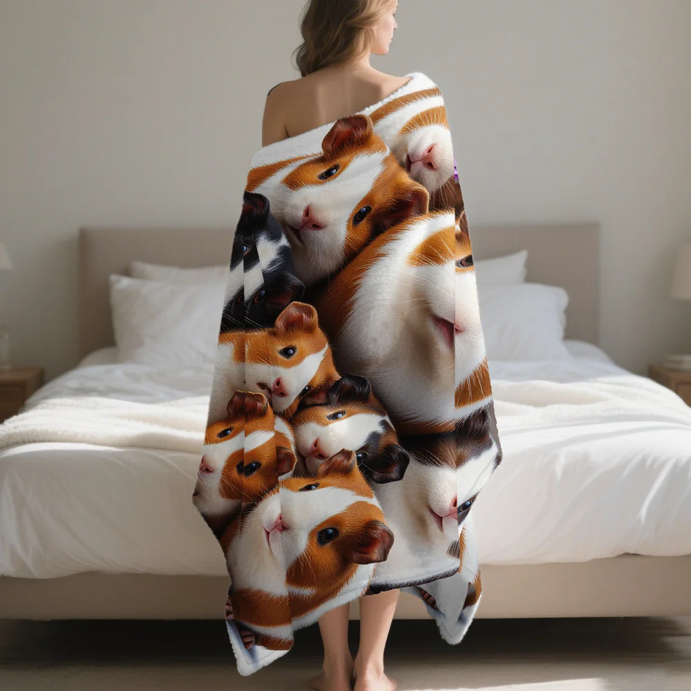 Elegant And Cute Guinea Pig Floral Pattern Signature Flannel Blanket, Luxurious And Comfortable, Suitable for Leisure Time, Wint