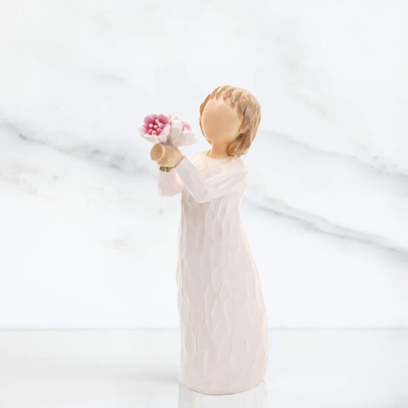 Resin statue holding pink flowers, family gift sculptures and decorations, bedroom living room tabletop