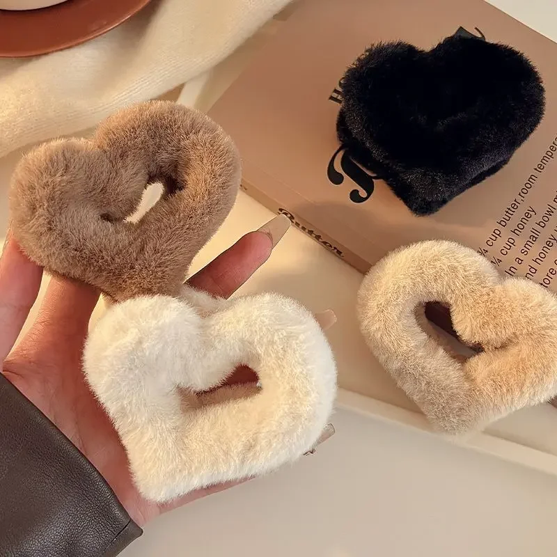 

Maillard love plush small grab clip female autumn and winter half hair clip headdress temperament back head shark clip