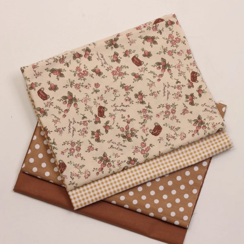 

Cotton fabric with a countryside-style strawberry flower print, for handmade DIY clothing and bedding materials.