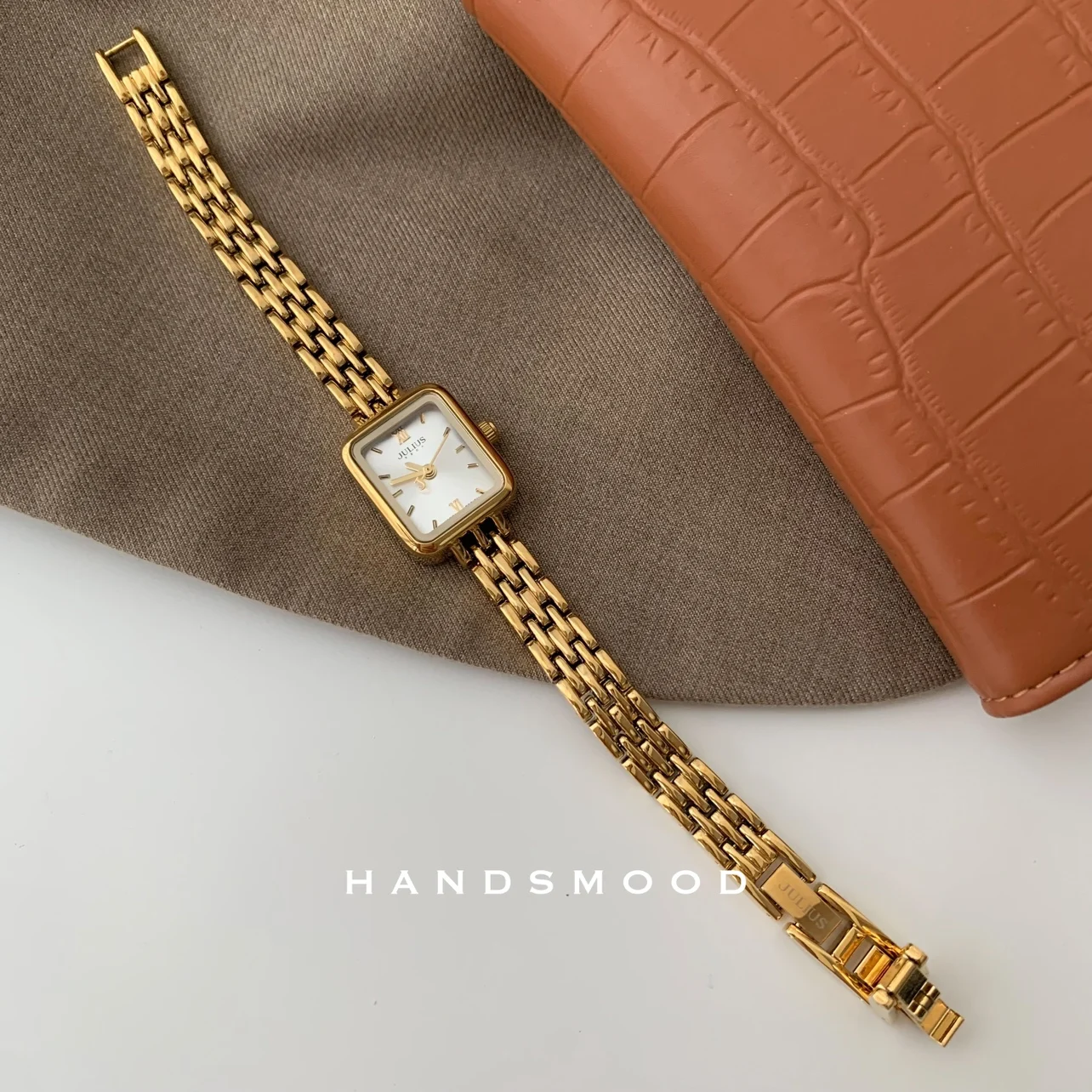

Korean casual fashion retro temperament small dial light luxury versatile ladies quartz watch high quality luxury watch