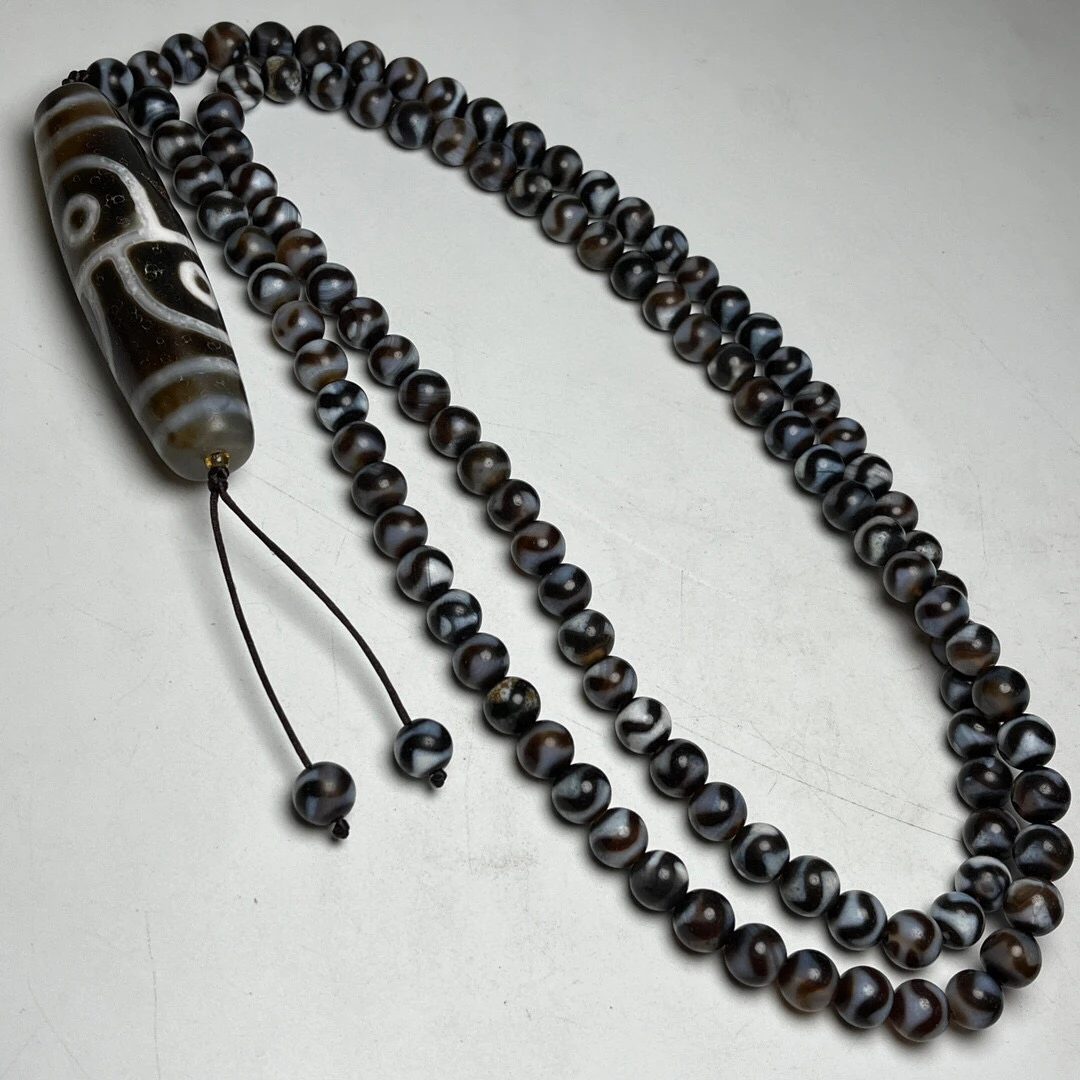 Special price for picking up leaks, natural Tibetan pulp four-eye old dzi beads, old agate chalcedony Buddha beads, pendant neck