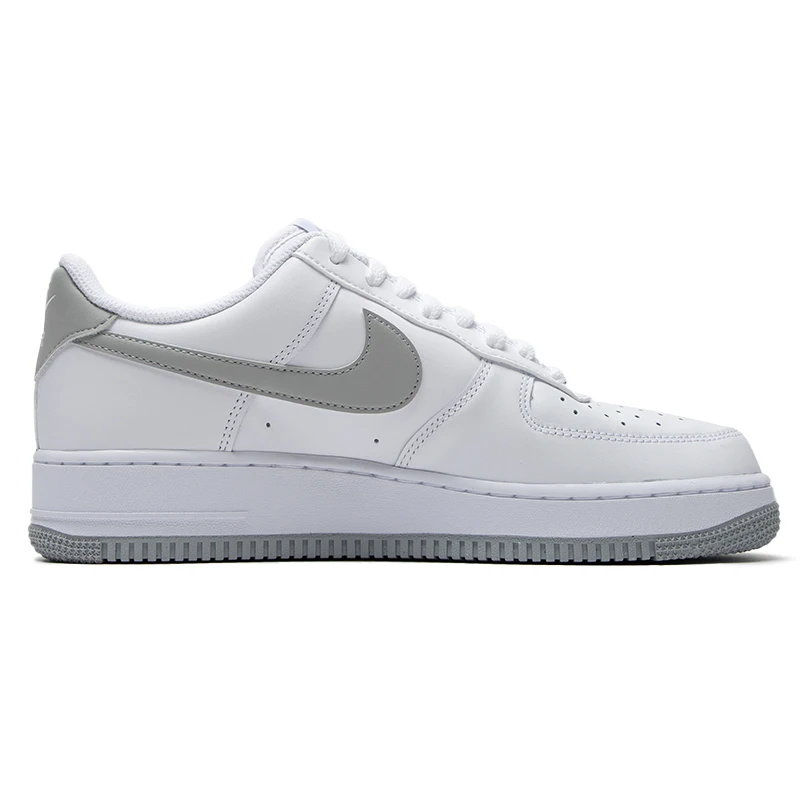 Nike AIR FORCE 1 '07 รองเท้าผู้ชาย 2024 ฤดูใบไม้ร่วงแนวโน้มแฟชั่นยอดนิยมสบายเบาะกีฬารองเท้าลําลอง FJ4146-100