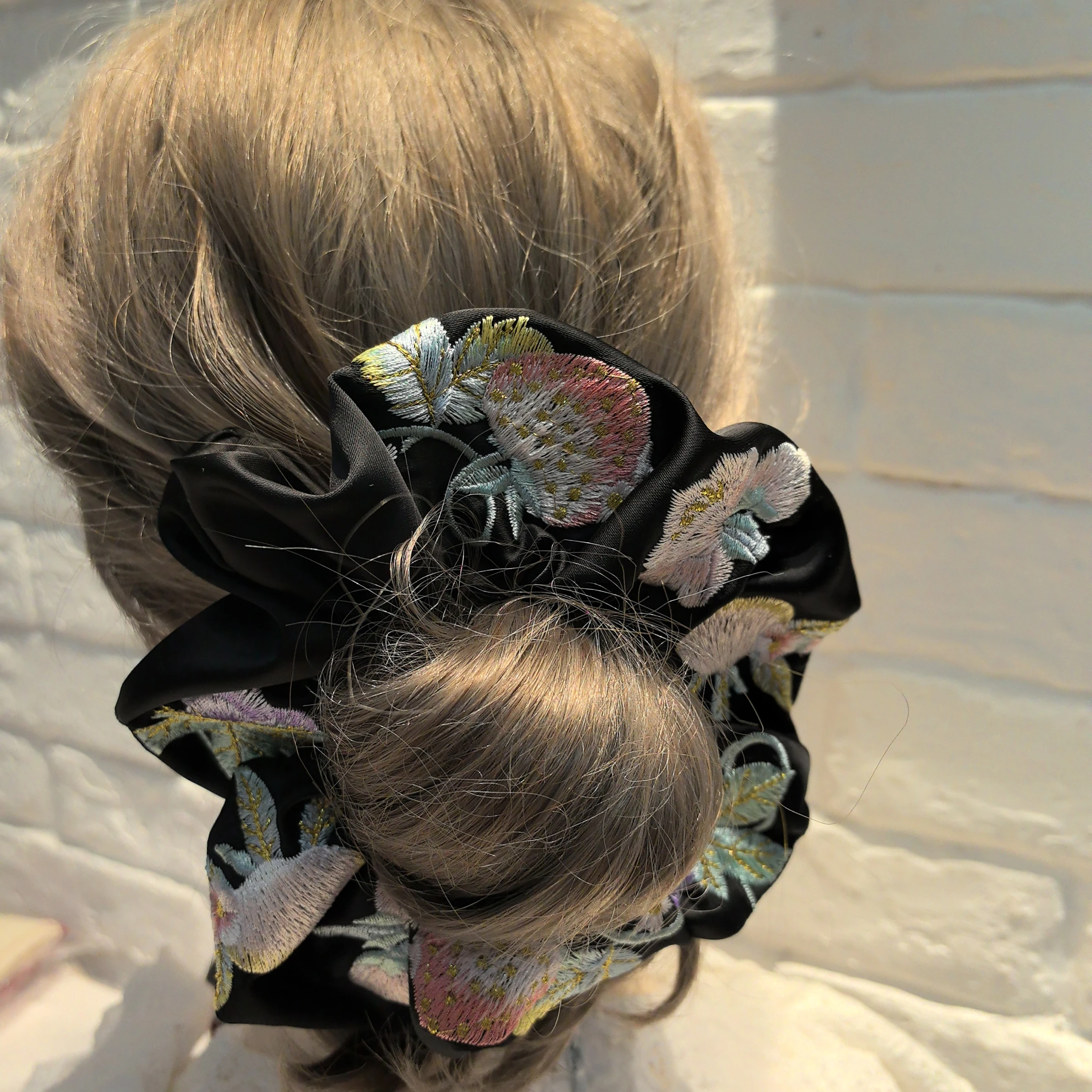 2026 Chinesischer Stil Übergroße Modische Bestickte Koreanische Damen-Haarbänder Mädchen-Scrunchies Extravagante Französische Haaraccessoires