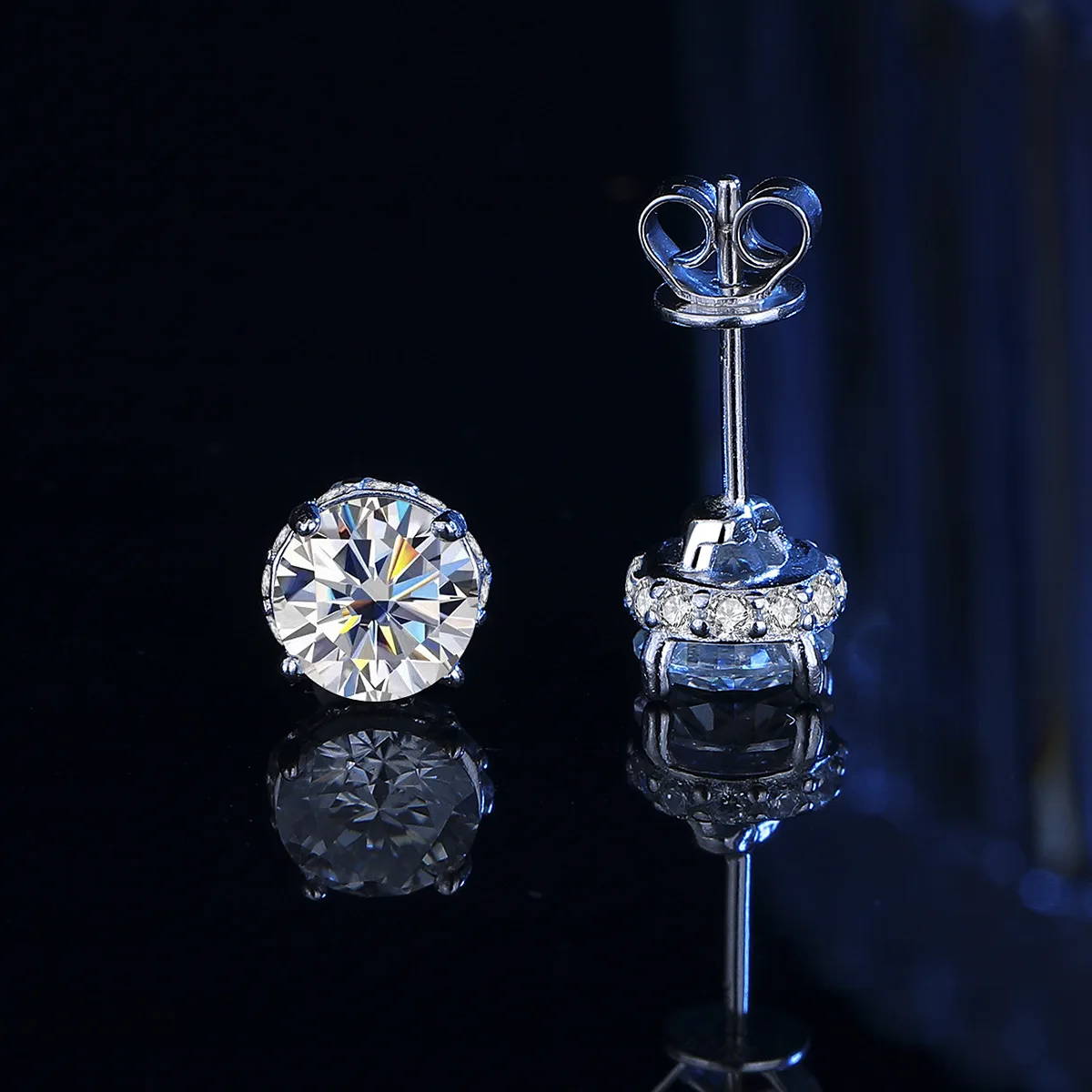 

S925 Sterling Silver Simple Classic Four-prong Slightly Inlaid Moissanite Stud Earrings Colored Diamond Stud Earrings for Women