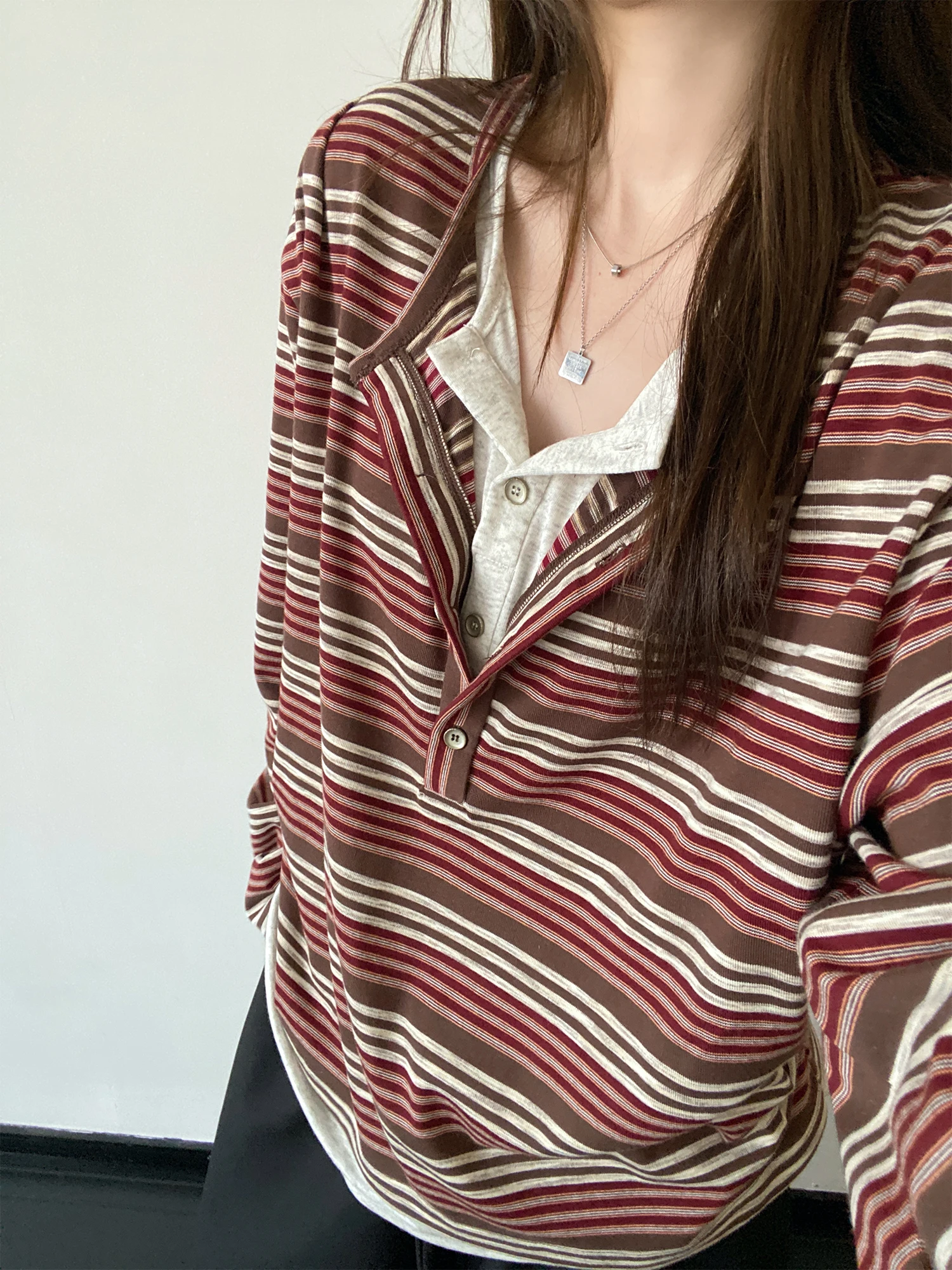 

Вязаная футболка SunYeo из шелка и шерсти с длинным рукавом, воротником Хенли, мягкая, приятная к телу, двухслойная, имитация двух предметов, в полоску, весна-лето