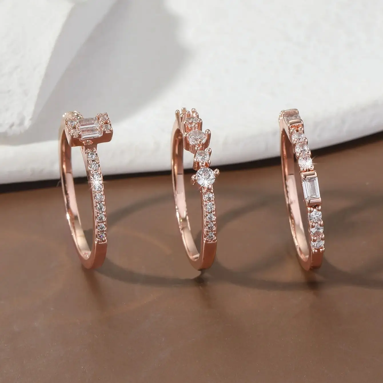 Ladies simple, elegant and elegant 3 18-karat plated rose gold fashion surprise gift ring set