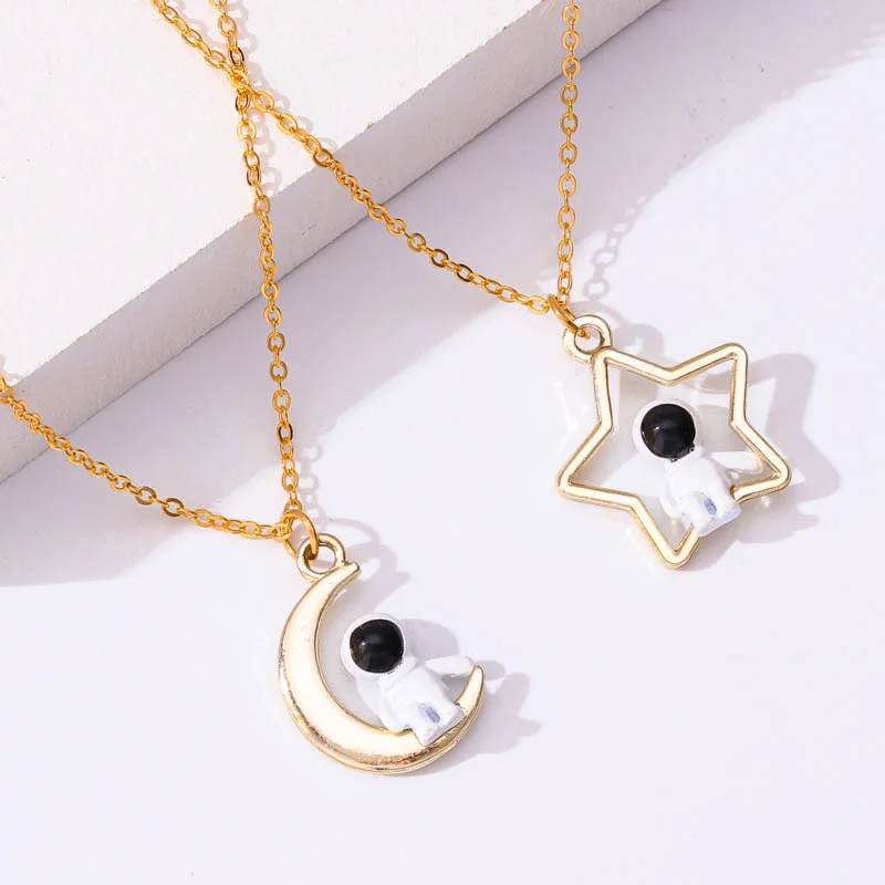 2023 New Trendy Alloy Enamel Moon Star 3D Spaceman Pendant Necklace Delicate Astronaut Charm Necklace Jewelry For Couple Girls