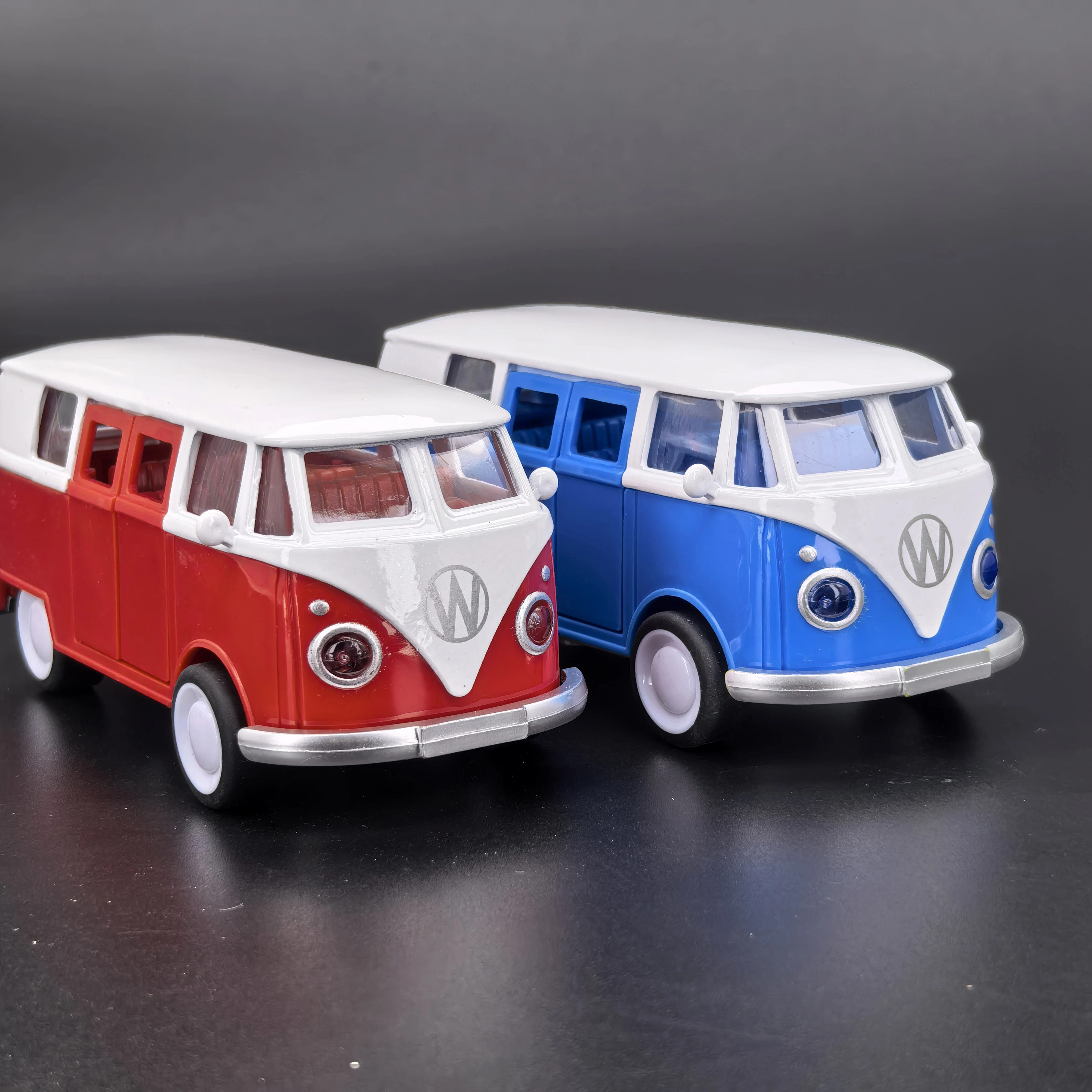 Giocattolo per auto in lega per ragazzi Modello di auto sportiva da corsa realistico Veicolo da gioco per bambini Modello di veicolo da collezione