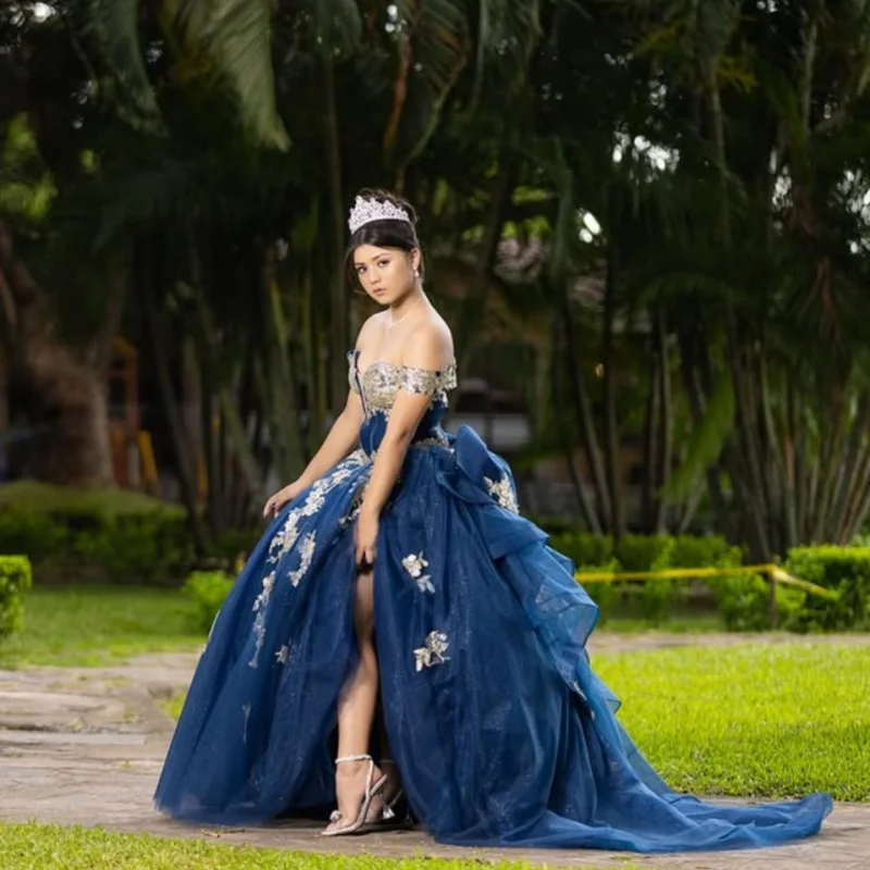 Robes de Quinceanera bleu foncé brillant personnalisées, épaules dénudées, décalcomanie en cristal, longue queue, nœud superposé, 15