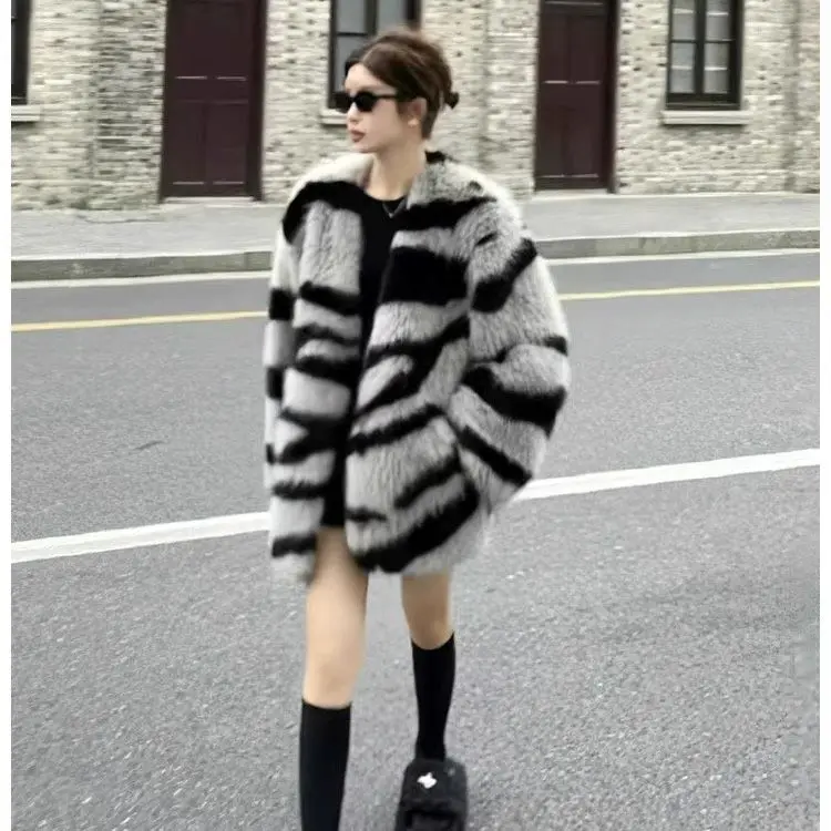 2024 Women Faux Fur Coat Autumn Winter High Quality Fluffy New Jacket Striped   for  Elegant Thick T886