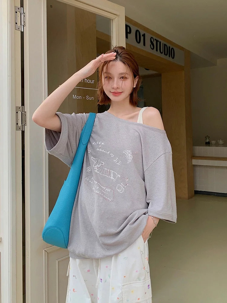 

Asymmetric oulder ort Sve T-irt Brand Dog Print Casual Top for Women Spring Season Regular Fit Cotton Blend