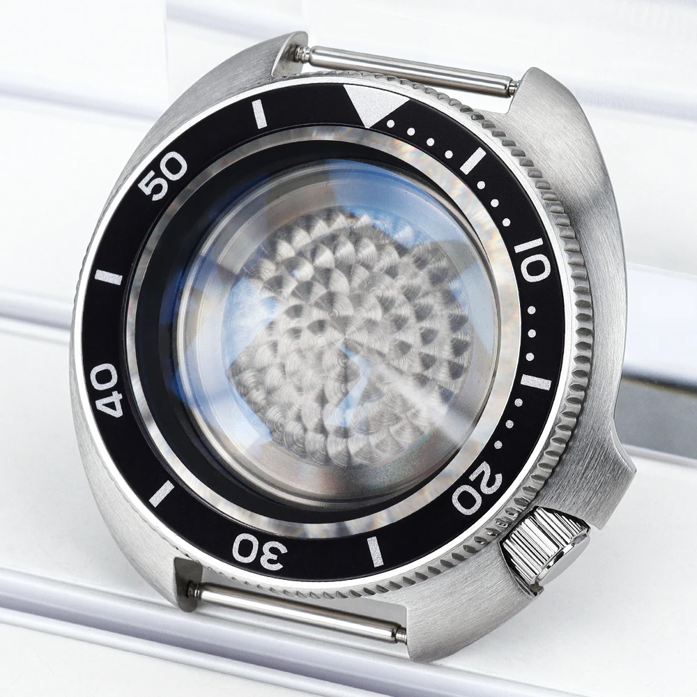 44-mm-Gehäuse für mechanische Herrenuhren, zum Zusammenbauen, mit AR-Saphirglas, passend für NH35-, NH36- und NH70-Uhrwerke, mit Kapitelring und Krone bei 4.1 Uhr. – Detail 6