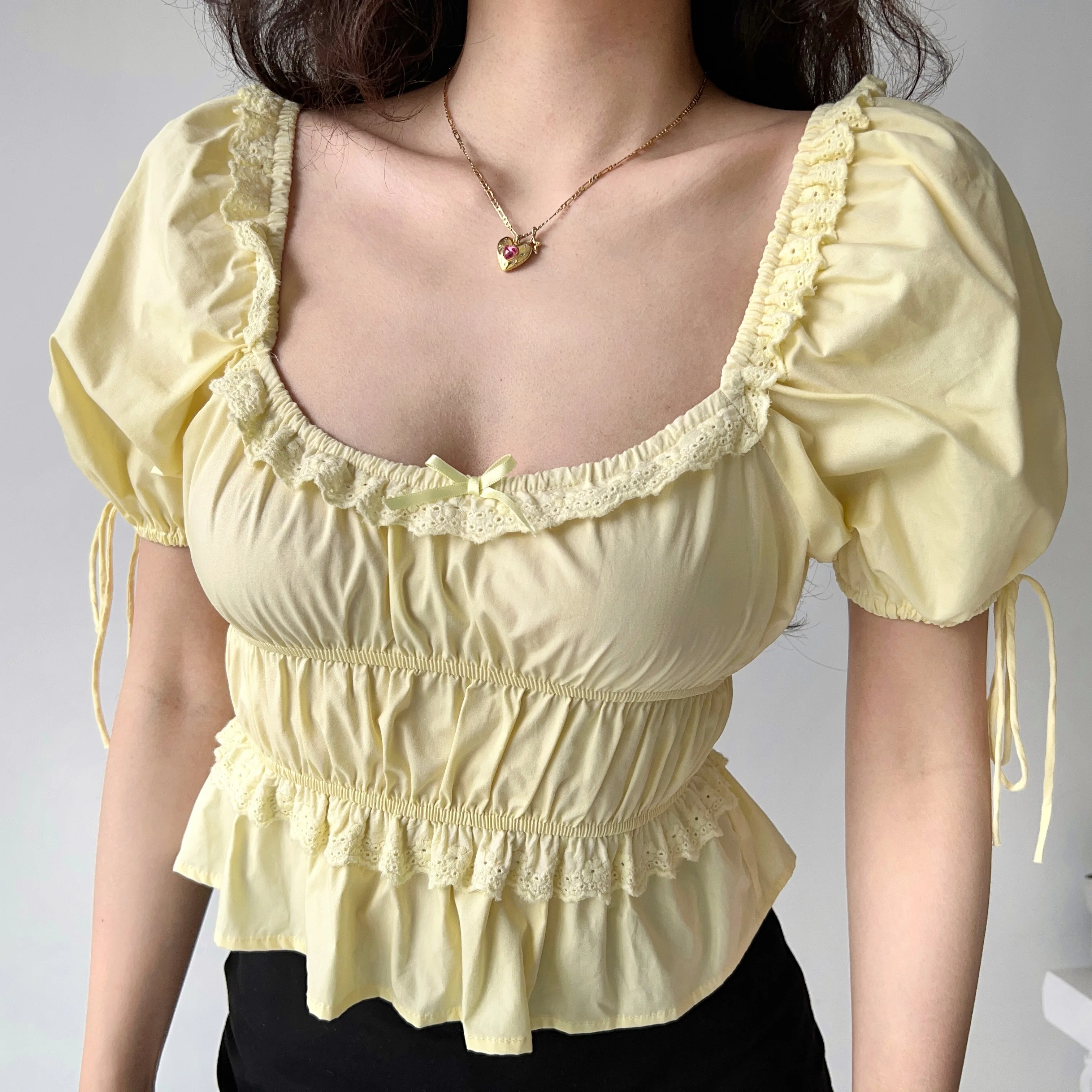 Go Girl Go Retro Square Collar Bubble Sleeve Ruffle Shirt Women Summer High Waist Short Length Top Street Style Cotton Blend