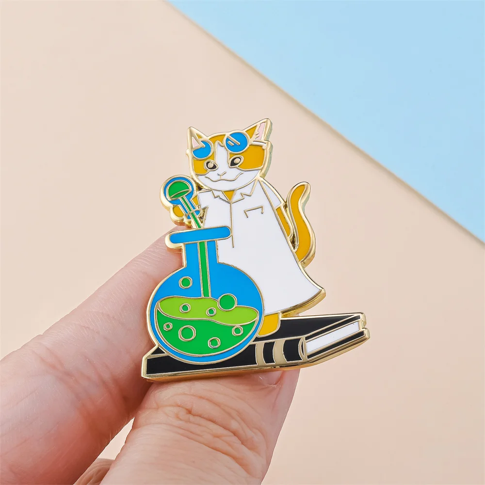 Harong New Cat Scientist Enamel Brooch Exquisite Interesting Chemistry Lab Animal Doctor Lapel Badge Collection Metal Pin